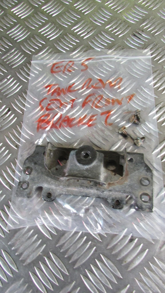 Kawasaki ER 5 500 2001 montage avant fixation reservoir de essense et siège, fue