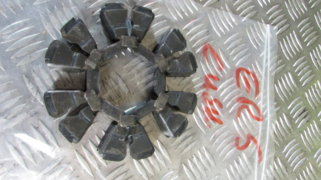 Kawasaki ER 5 500 2001 Caoutchouc pour PIGNON CARRIER ,porte couronne,Cush Drive