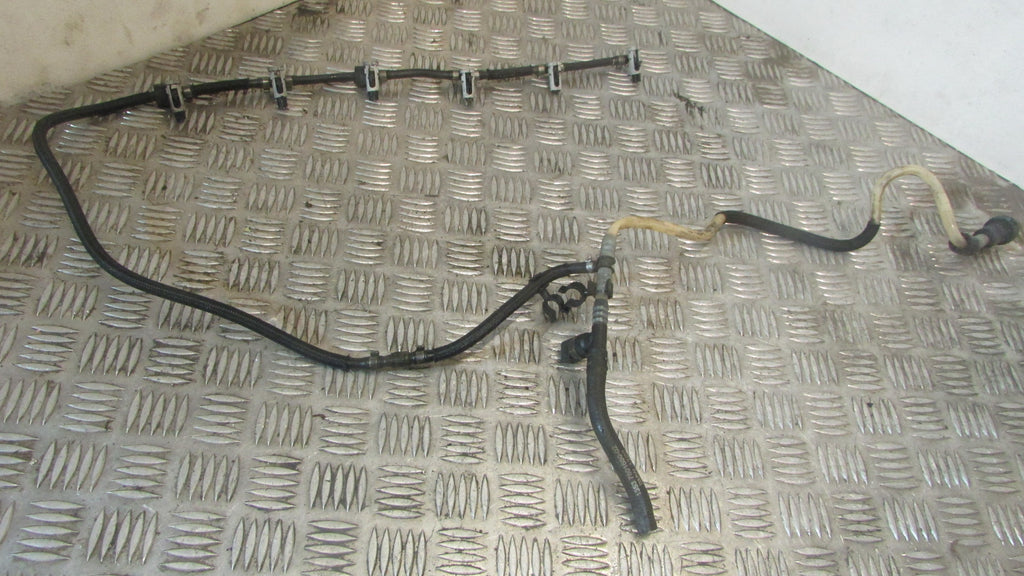 BMW 330d M57 D30 N2 E90 E91 E92 E60 E61  Fuel line hose pipe Tuyau de carburant