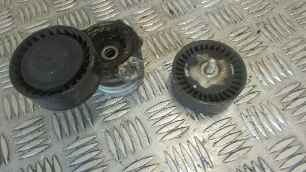 BMW 330d M57 D30 N2 E90 E91 E92 E60 E61  belt pully tensioner   tendeur de pouli
