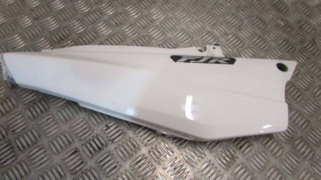 Yamaha FJR 1300 ABS 2007, 2006>2012 carénage cache droite sous le siege et reser