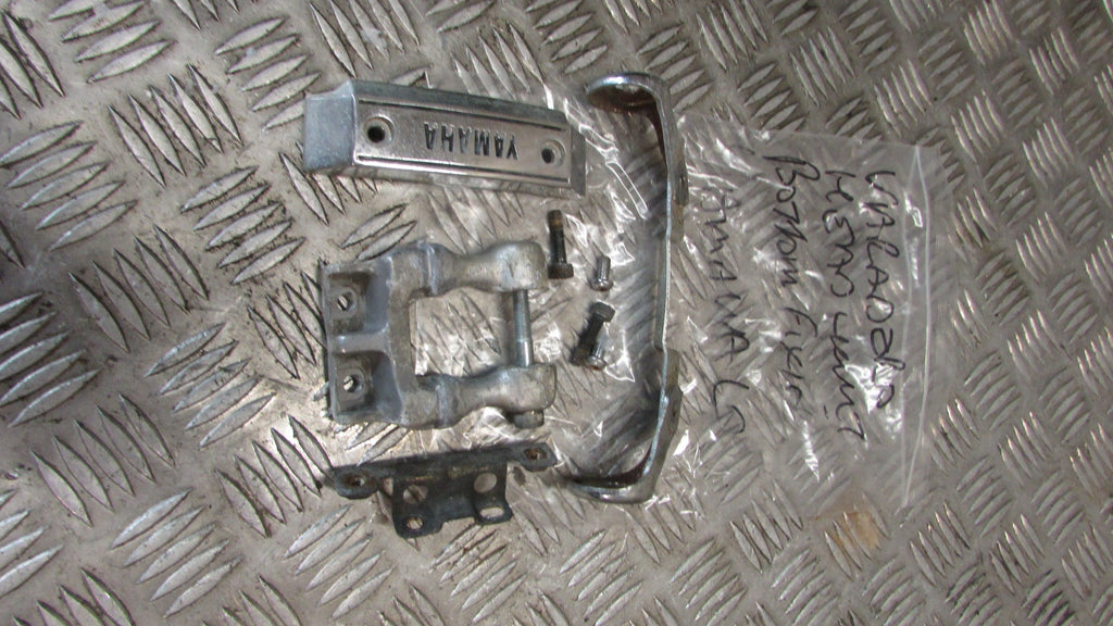 Yamaha Virago XV1100 3LP 1990 attache de phare , en dessous, en bas,Headlight he