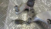 Yamaha Thunder Ace YZF1000R 4VE 1996>2003 Platine pour repose pied gauche,épaule légèrement courbé, noir,FOOT REST HANGER bracket left, shoulder slightly bent, black Fußrastenanlage hinten OEM