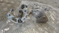Yamaha Thunder Ace YZF1000R 4VE 1996>2003 Platine pour repose pied gauche,épaule légèrement courbé, noir,FOOT REST HANGER bracket left, shoulder slightly bent, black Fußrastenanlage hinten OEM