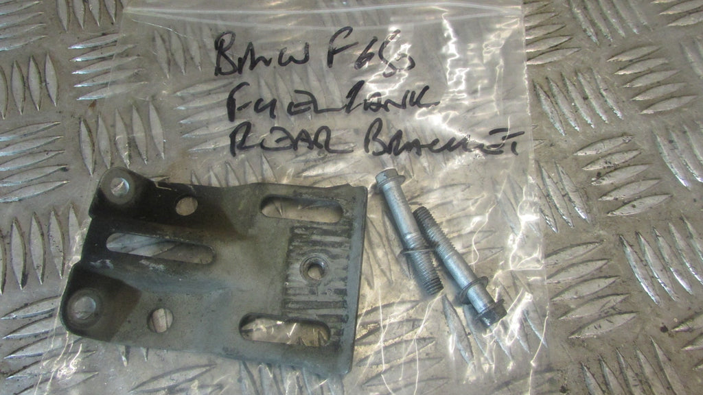 BMW F650 ST Funduro 93/99 VIS Ecrou Goujon de fixation de le reservoir d essense