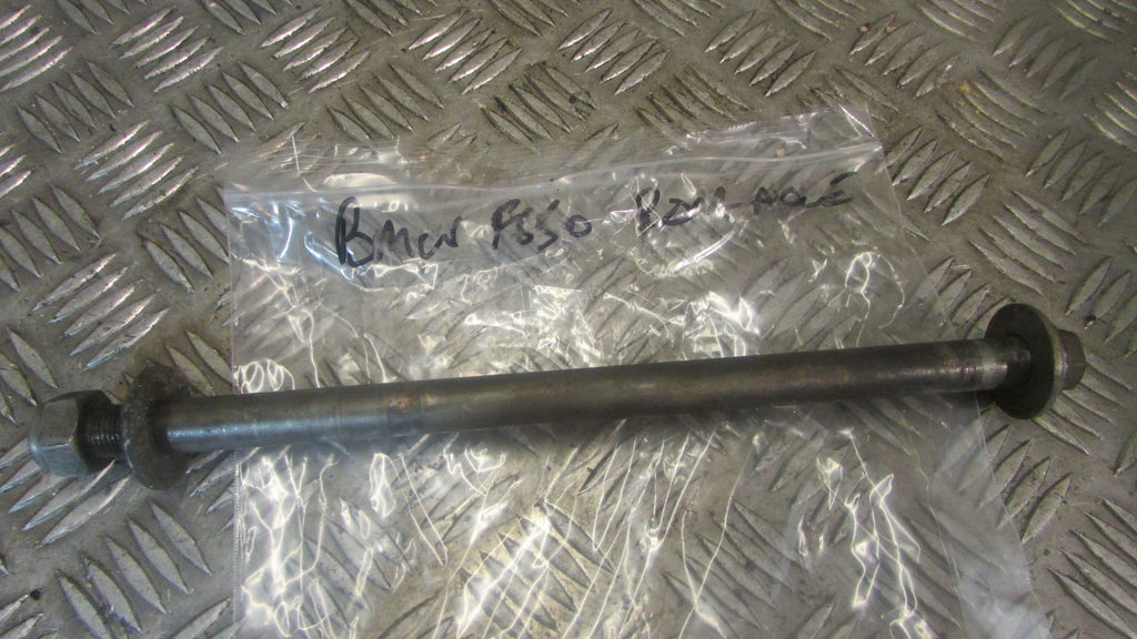 BMW F650 ST Funduro 93/99 ,Axe de rue arrier,,rear wheel axle, spindle,,& spacer