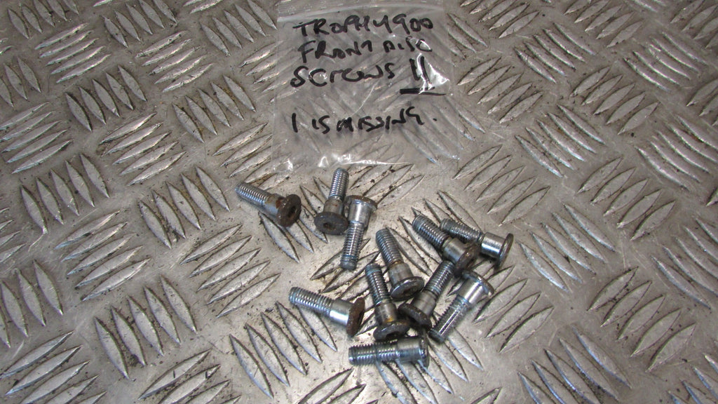 Triumph Trophy 900 T336 ,vis pour disque de frein avant , front disc studs screw