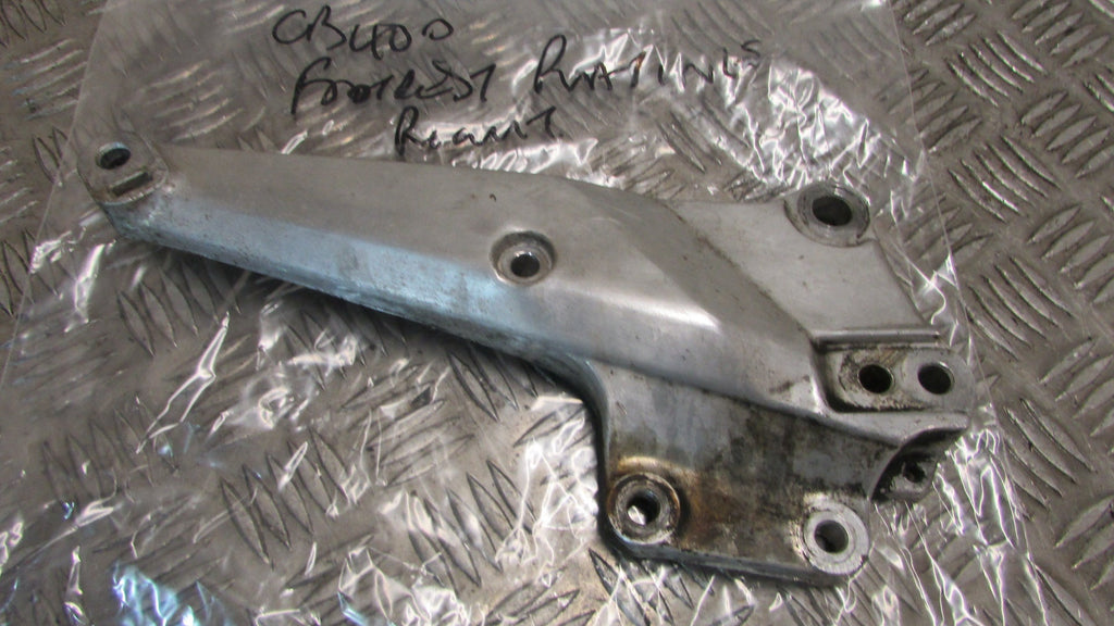 Honda CB 400 N Super Dream 78/84 Platine pour repose pied droit,,FOOT REST HANGER right, Fußrastenanlage hinten OEM,,