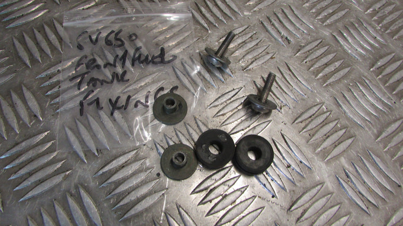 Suzuki SV 650 2002, 99/02 VIS Ecrou Goujon de fixation reservoir essense avant a
