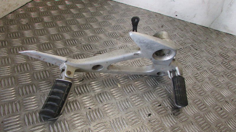 Honda Varadero XL 1000 V SD02, 2003 Platine et repose-pieds droite, foot rests & hanger plate right rider & passanger foot rest,,