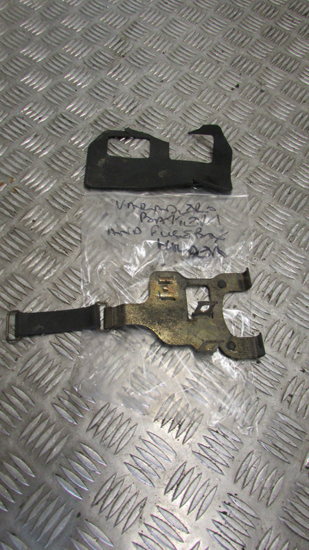 Honda Varadero XL 1000 V SD02, 2003 support de batterie garniture, battery bracket holder trim fastener box,,
