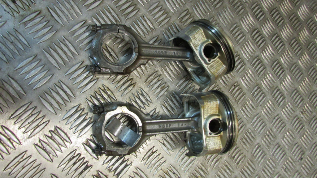 Honda Varadero XL 1000 V SD02, 2003 ,jeu de pistons et bielle ,set of pistons and conrods