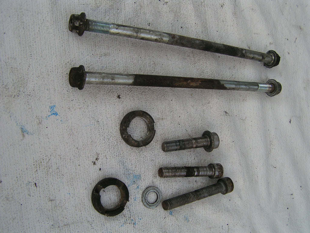GSXR 600 K3 Vis Suport moteur, engine mounts,