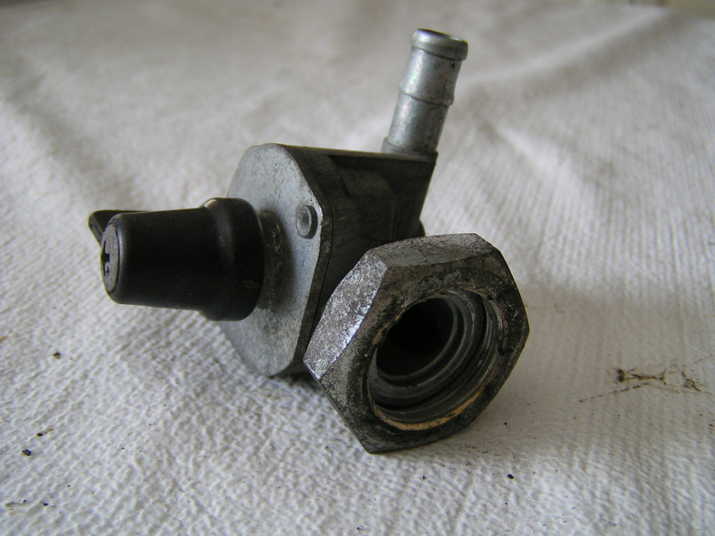 Honda CBR 600 F 4 99 00 2000  robinet d'essense. PETROL/FUEL TAP , Benzinhahn Kr