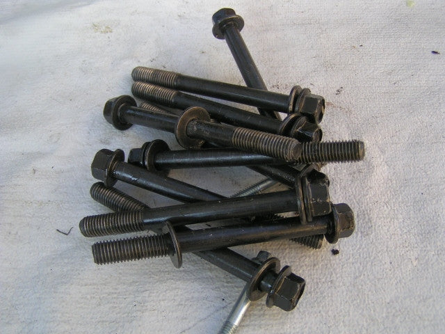 Honda CBR 600 F 4 99 00 2000  les boulons de culasse. cylinder head bolts