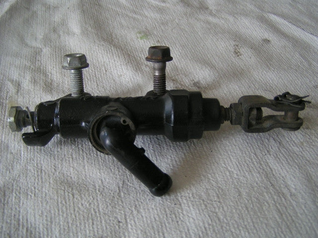 Triumph 955i Daytona,  maître-cylindre de frein arrière ,REAR BRAKE MASTER CYLIN