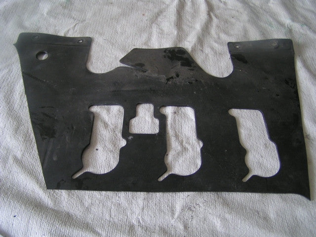 Triumph 955i Daytona,  Habillages moteur avant haut, TRIM,rubber cover front top