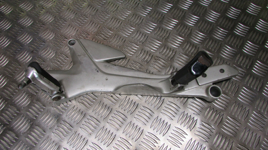 Honda CBF 600 SA 04,05,06,07 Platine et repose pieds gauche AV avant AR,arriere,
