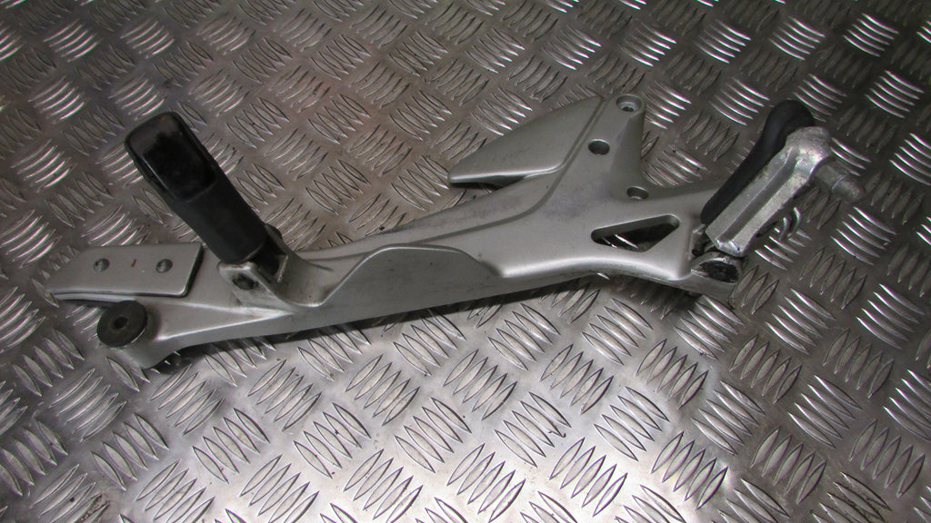 Honda CBF 600 SA 04,05,06,07 Platine et repose pied droite AV avant, passager, f