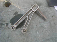 KAWASAKI ZX9R ZX-9R NINJA ZX900 E1 E2 99 > 01 Platine et repose pied gauche AR,