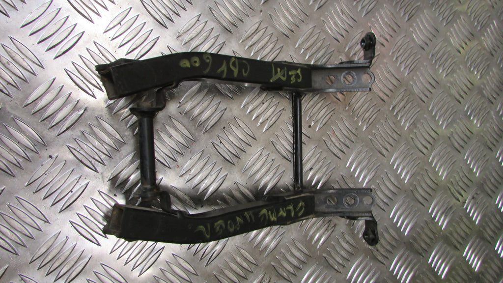 Honda CBF 600 SA  04,05,06,07 Section de cadre amovible en dessous du siège, Rem