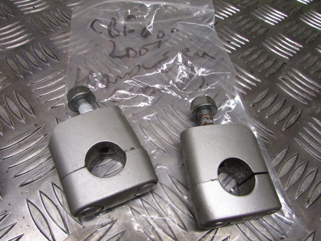 Honda CBF 600 SA  04,05,06,07 attache de guidon HANDLEBAR CLAMPS