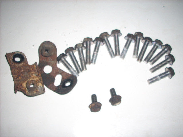 Kawasaki ZX9R 99 C2,   boulons de sous carter moteur. sump bolts