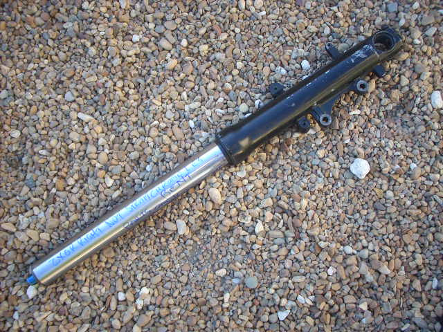 * KAWASAKI NINJA ZX6R ZX-6R J1 J2 2000 2001 2002 fourches avant droit, jambe chr