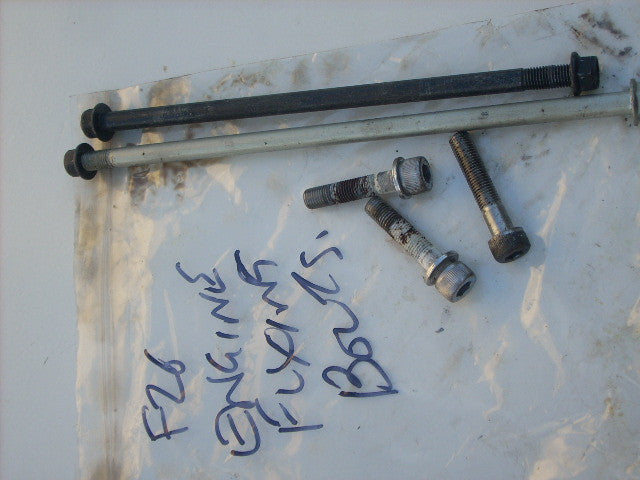 Yamaha FZ6 S2 2009 5VX (ok 07 08 09 )15993mile, 25588km, vis boulons de fixation