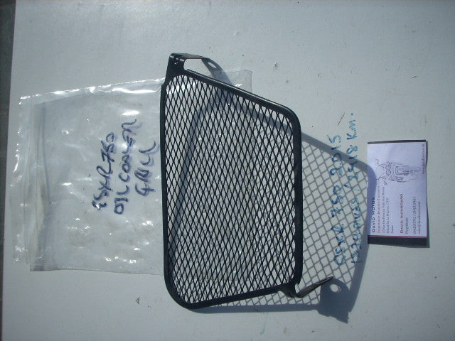 Suzuki GSXR 1000 11-15 L2-5 Grill pour le radiateur d huile, Grill for oil radia