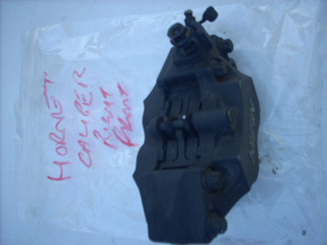 Honda Hornet CB 900 F 2H CS48 02>07, ÉTRIER DE FREIN , avant droit FRONT RIGHT B