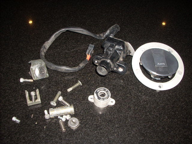 Suzuki GSXR 750 K4,kit serrure , avec bouchon de réservoir, serrure de Contact A