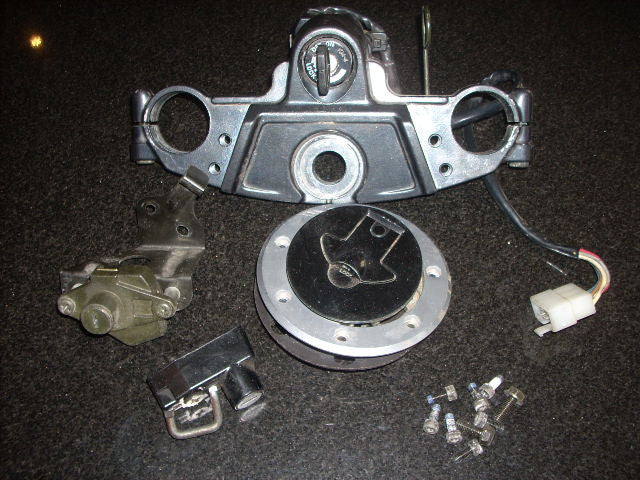 2004 Kawasaki ZZR 600 ZX E11, kit serrure , un clef, avec bouchon de réservoir,