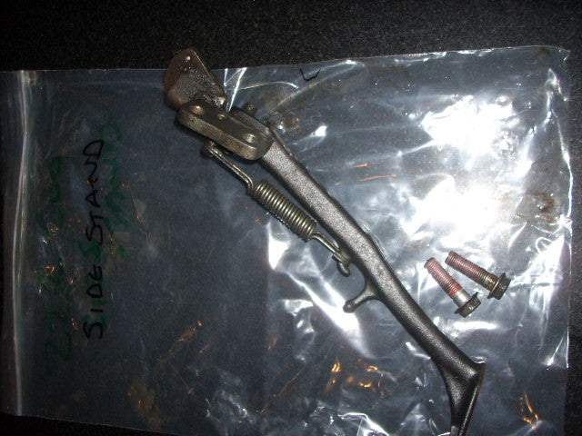 2004 Kawasaki ZZR 600 ZX E11, Bequilles Laterales , SIDE STAND ASSY KICK PROP, C