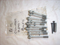 Yamaha YZF R6 5EB 99/02  les boulons de culasse. cylinder head bolts.