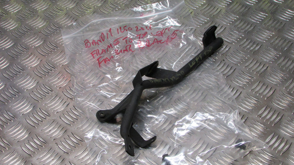 Suzuki Bandit GSX 1250 FA ABS 2011,L1,attache de carrenage cadre avant haut gauc