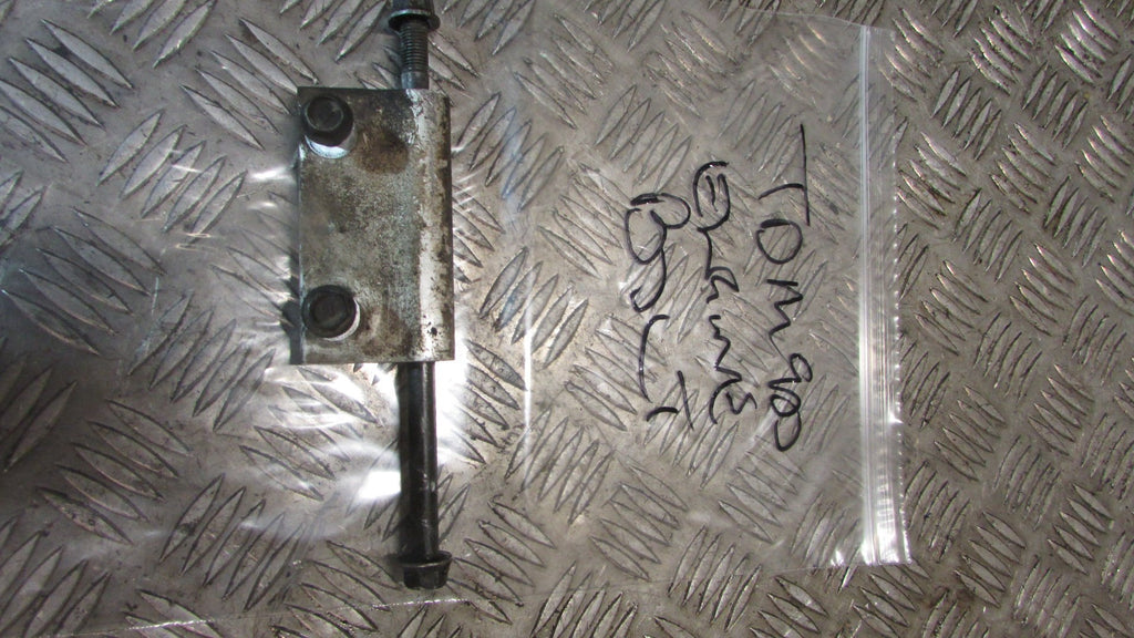 Yamaha TDM 900 2014, vis boulons de fixation du moteur,engine retaining bolts