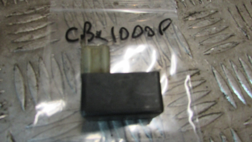 Honda CBR 1000F SC21 1987/88 CARBURANT ESSENCE GAZ RELAIS POMPE ,FUEL PETROL GAS