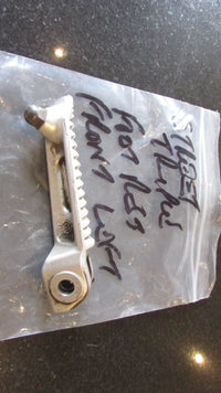 Triumph Street Triple 675 2014 , repose pied AV GAUCHE, foot rest front left