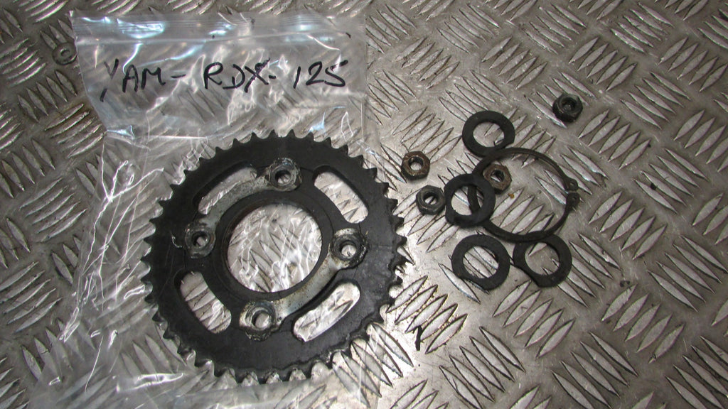 Yamaha RD X 125 1979 PIGNON AR , couronne, REAR SPROCKET