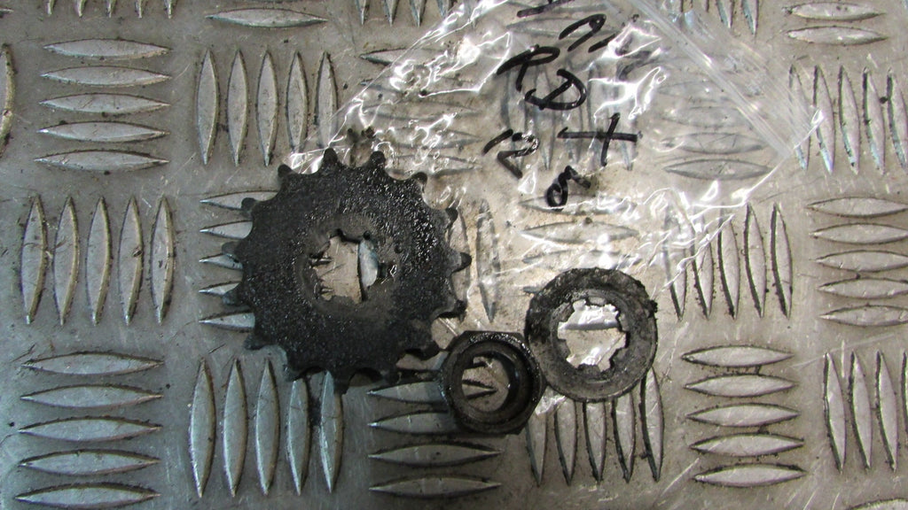 Yamaha RD X 125 1979 pignon avant, ,front sprocket