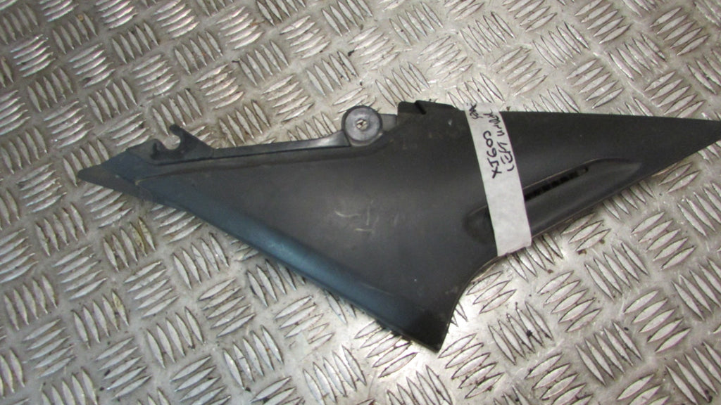 Yamaha XJ 600 Diversion 4BR carénage cache coque droite sous le siege et reservo
