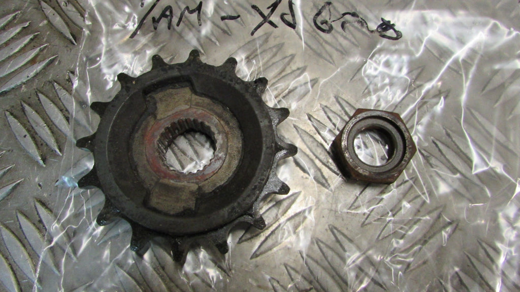 Yamaha XJ 600 Diversion 4BR pignon avant et écrou de fixation,front sprocket and