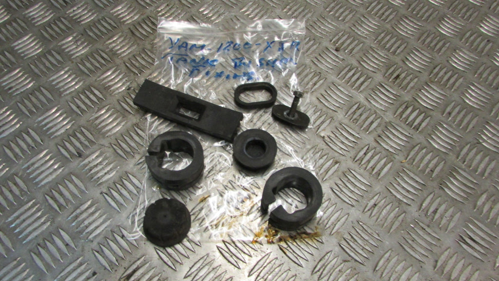 Yamaha XJR 1200 4PU caoutchouc de fixation de le reservoir d essense,,fuel tank
