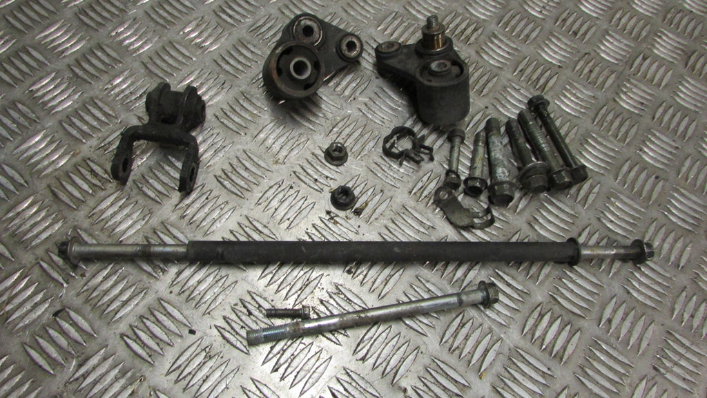 Yamaha XJR 1200 4PU Vis Suport moteur,,engine mounts bolts nuts screws fixings