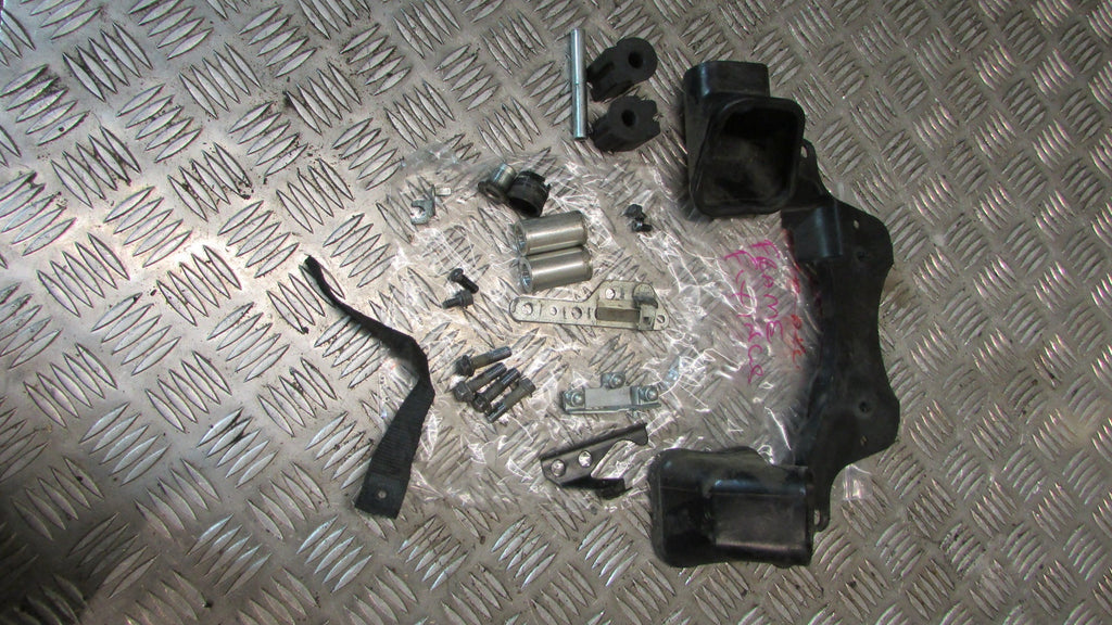 Yamaha TDM 900 attache de cadre et ses vis,,Frame fixings