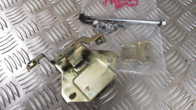 Triumph ST Sprint 1050, 05>10 VIS Ecrou Goujon de fixation de le reservoir d ess