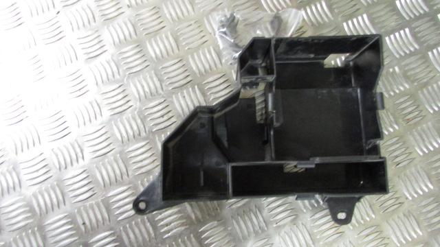 Yamaha YBR 125 2011, 2010>17 ,Habillages porte batterie,,TRIM,battery carrier, c