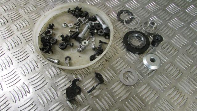 KAWASAKI Z750R, ZR750NBF,2011(OK 08/17),vis, support,various fixings screws, bra