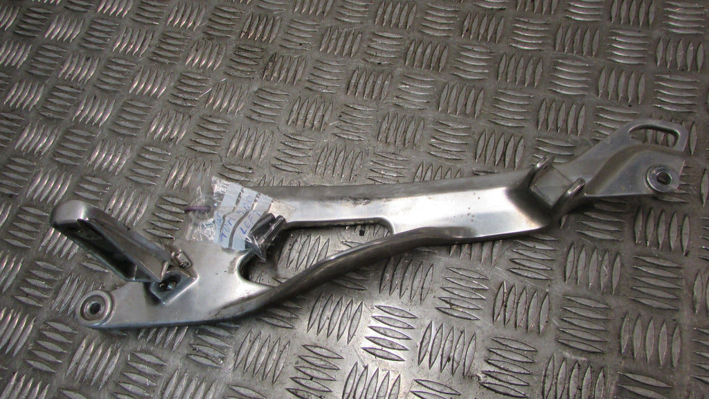 Yamaha TDM 900 Platine pour repose pied gauche,,FOOT REST HANGER bracket left, s